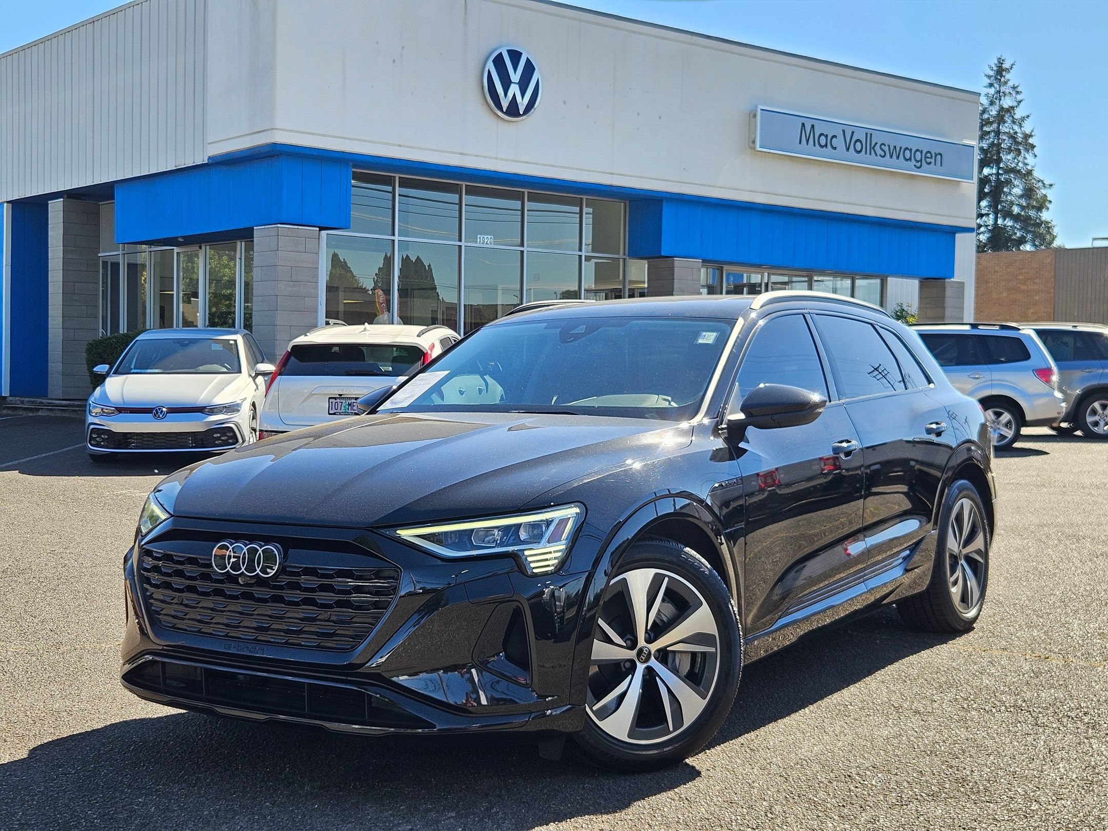 Used 2024 Audi Q8 e-tron Premium AWD/4WD image 1