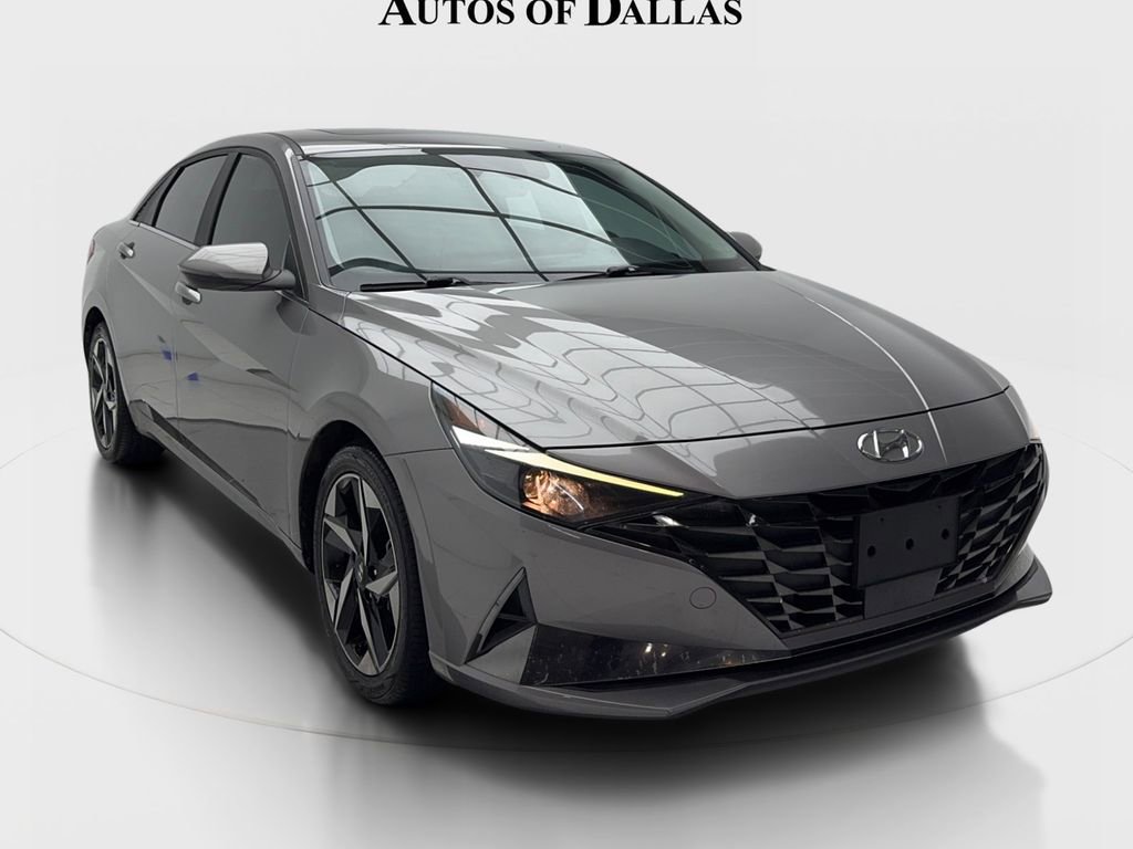 Used 2022 Hyundai Elantra SEL w/ Convenience + Premium Package FWD image 2