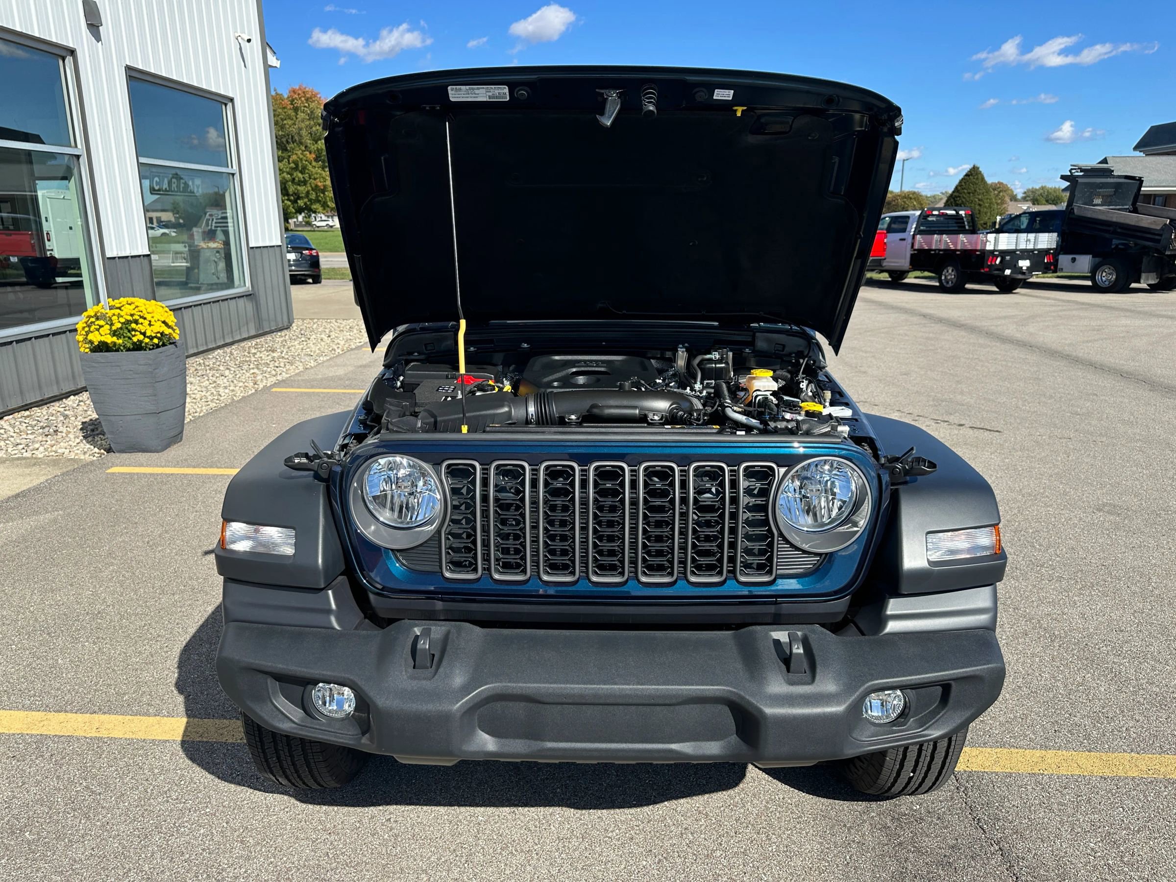 Used 2025 Jeep Wrangler Sport image 33
