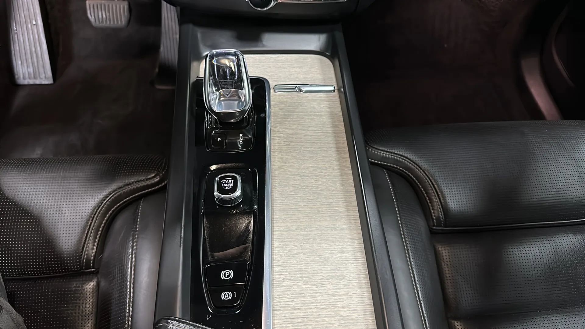 Used 2022 Volvo XC60 T8 Inscription w/ Advanced Package image 25