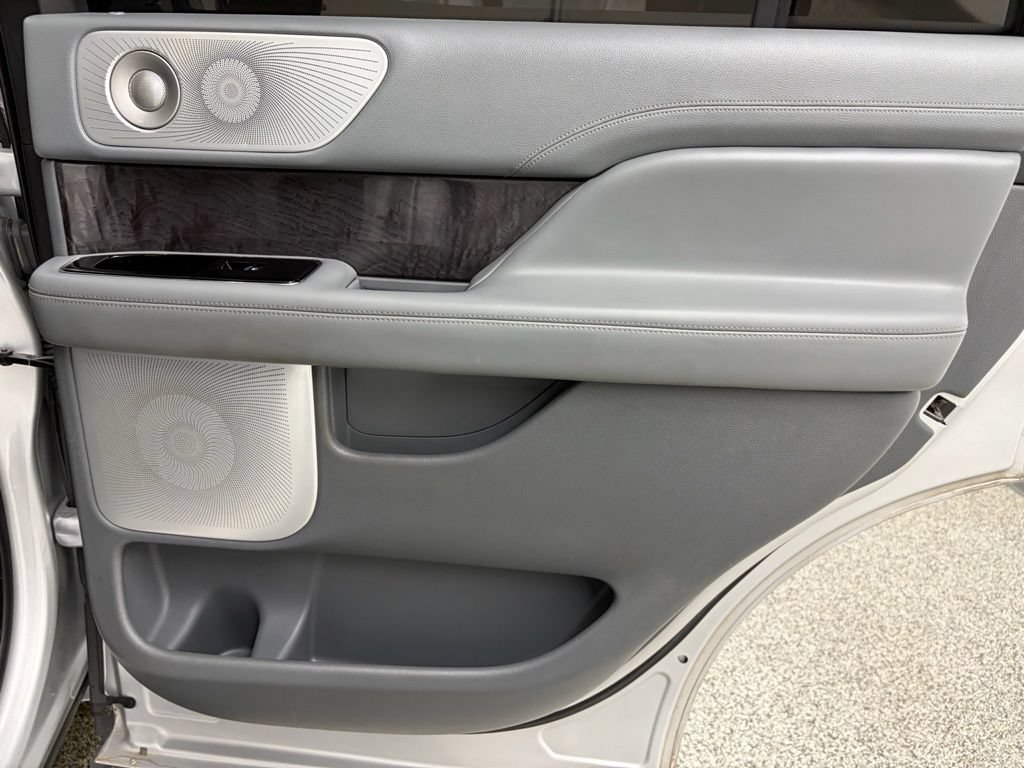 Used 2019 Lincoln Navigator Reserve AWD/4WD image 43