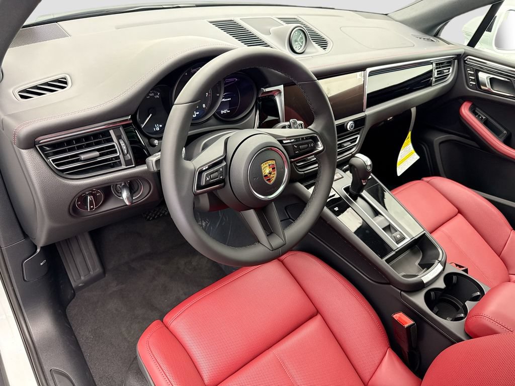 Used 2026 Porsche Macan AWD/4WD image 4