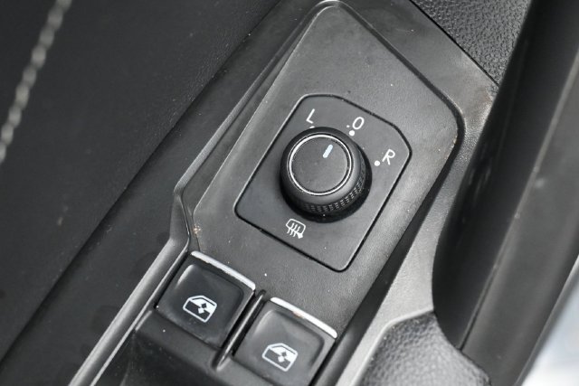 Used 2023 Volkswagen Tiguan SE FWD image 5