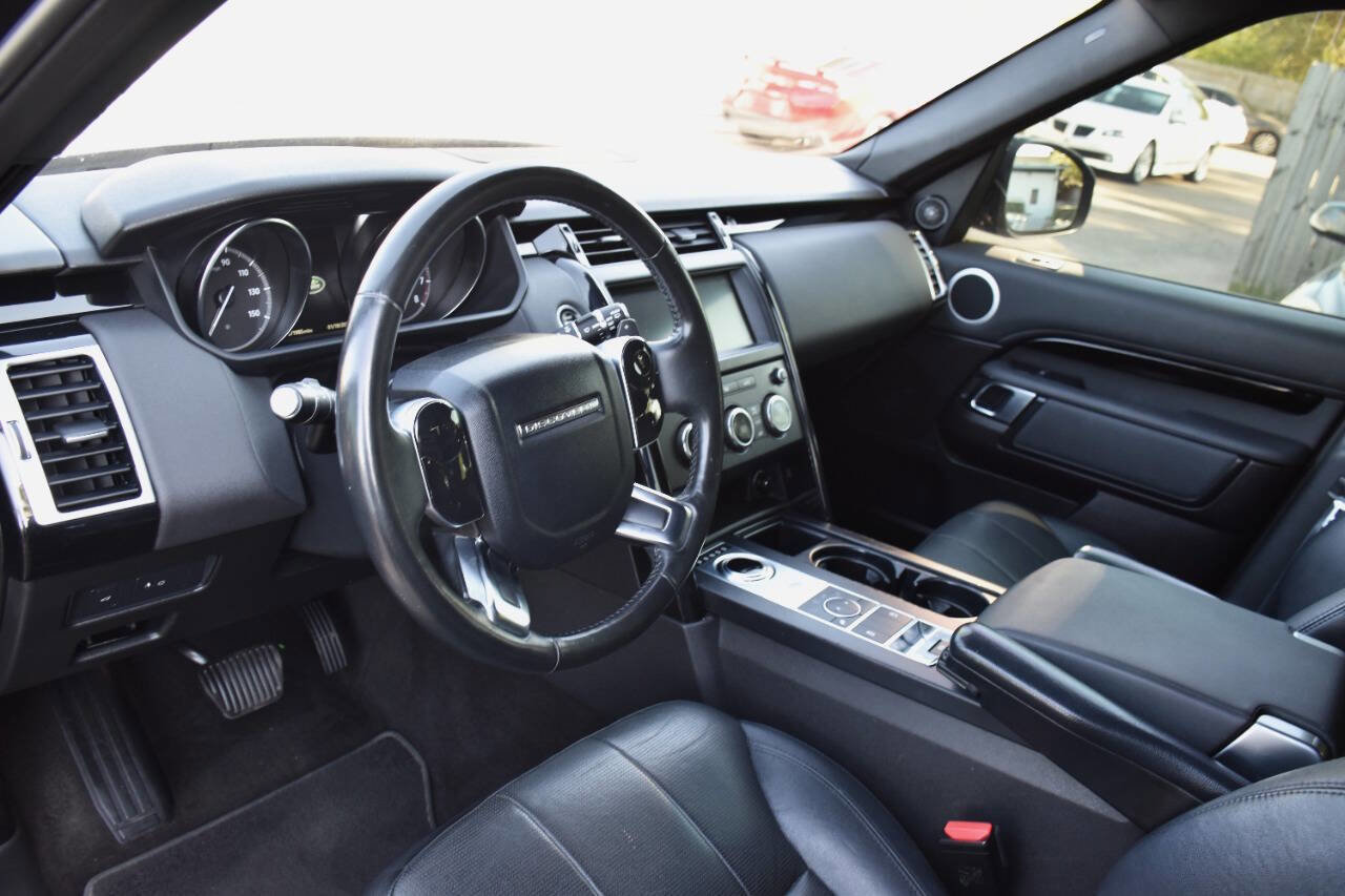 Used 2019 Land Rover Discovery SE AWD/4WD image 10