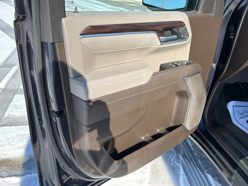 Used 2025 GMC Sierra 1500 SLT image 17