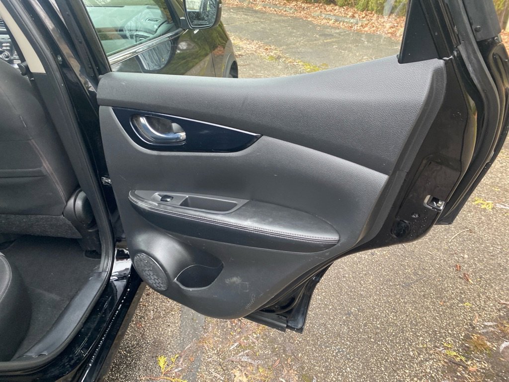 Used 2018 Nissan Rogue Sport SV w/ SV All-Weather Package AWD/4WD image 23