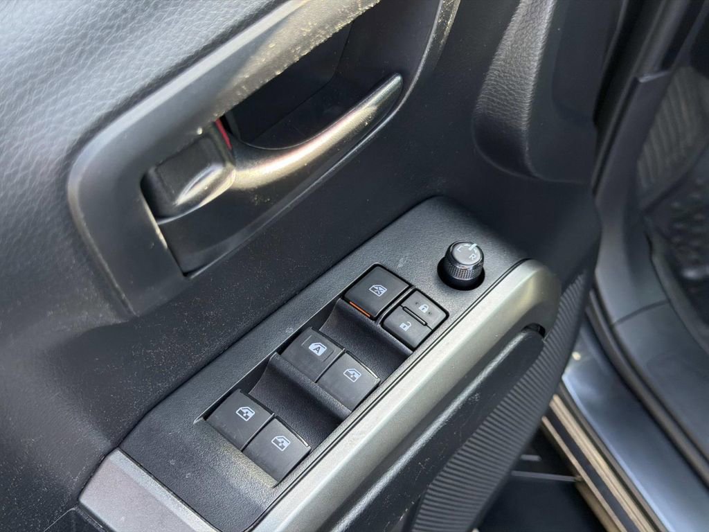 Used 2020 Toyota Tacoma SR5 AWD/4WD image 21