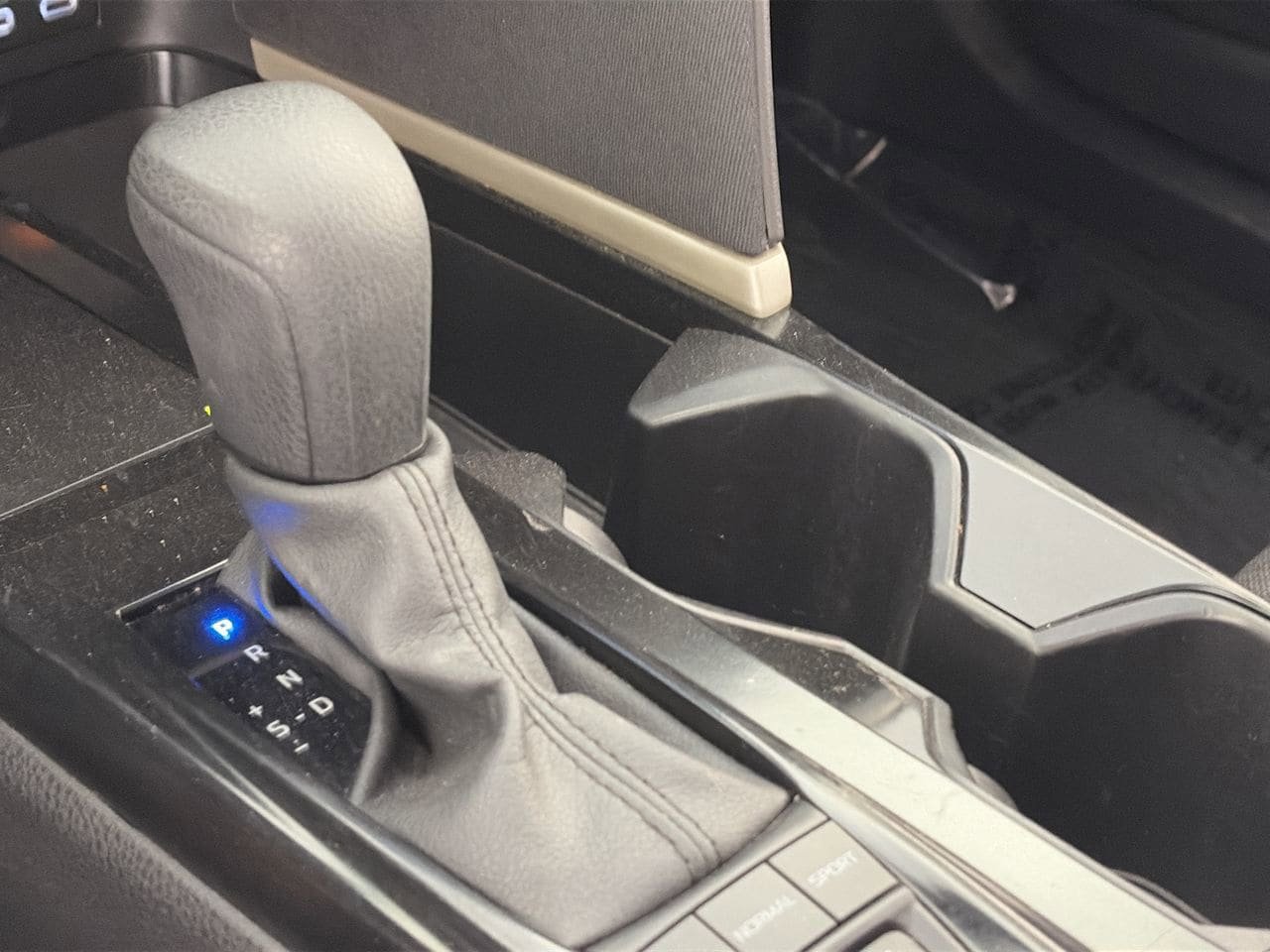 Used 2025 Toyota Camry LE FWD image 14