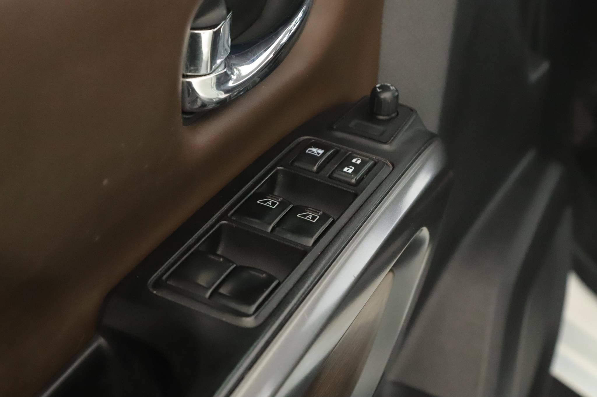 Used 2017 Nissan Titan Platinum Reserve AWD/4WD image 7