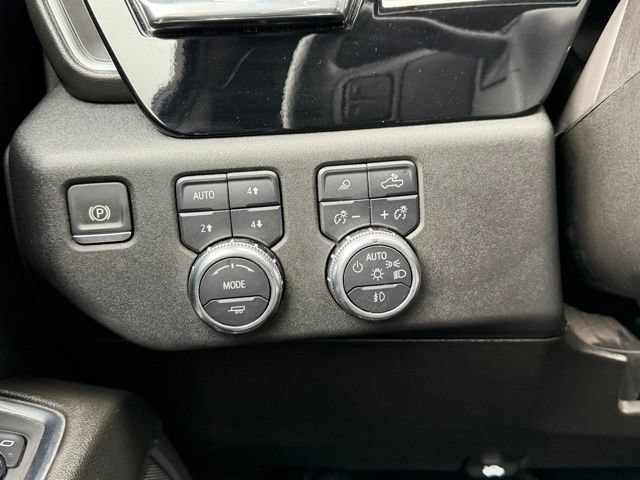 Used 2025 GMC Sierra 2500 SLT w/ SLT Premium Package AWD/4WD image 38