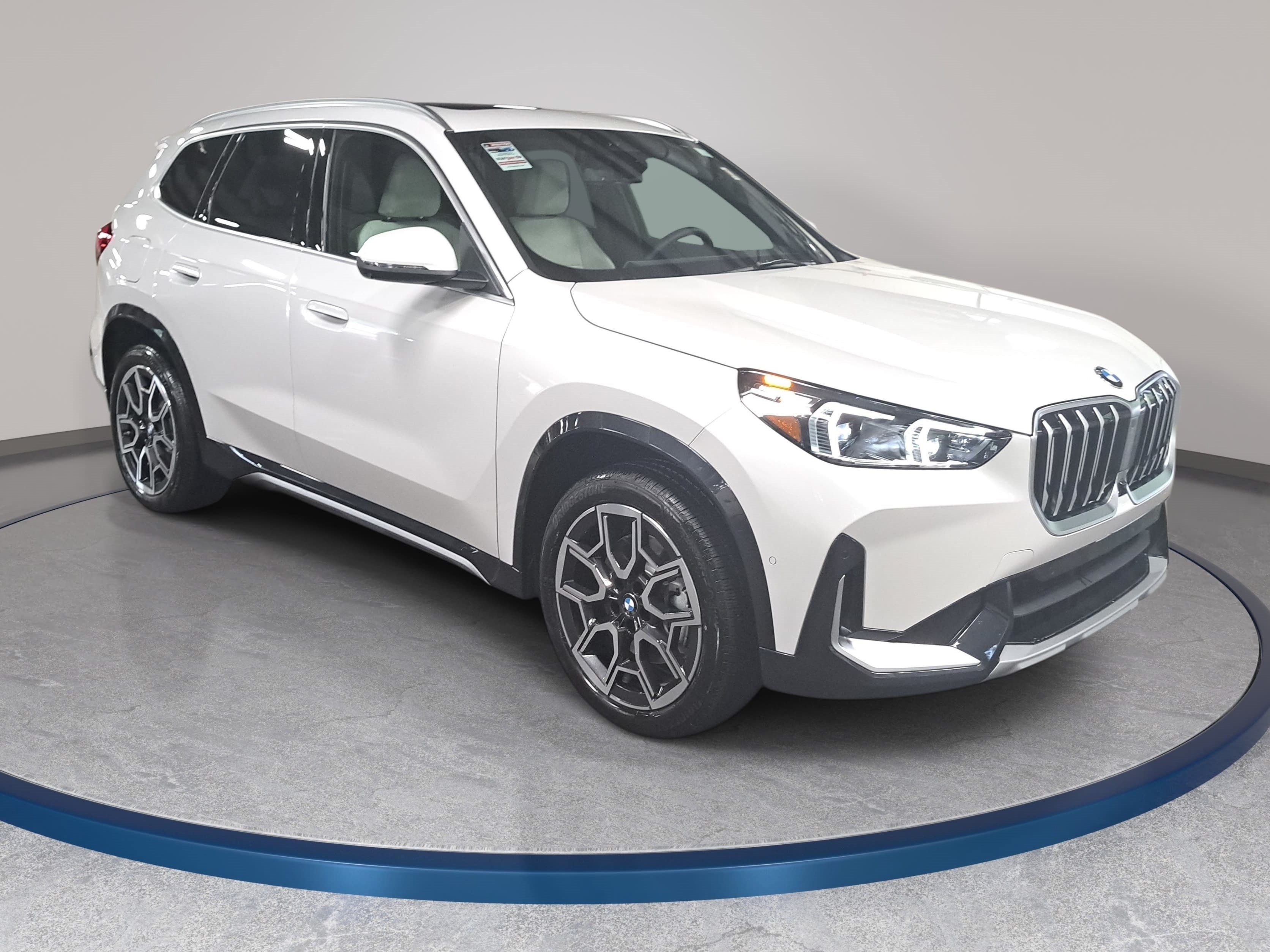 New 2026 BMW X1 xDrive28i w/ Technology Package AWD/4WD image 3