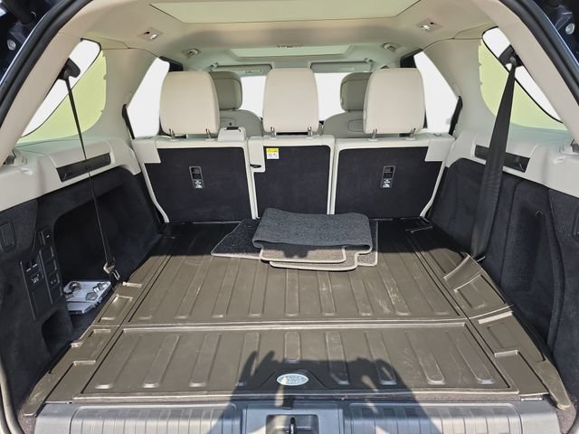 Used 2025 Land Rover Discovery S AWD/4WD image 14