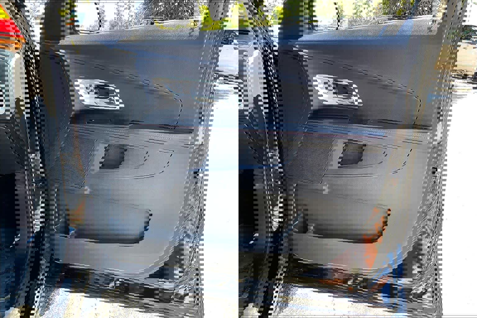 Used 2015 Chevrolet Equinox LT w/ Driver Convenience Package image 23