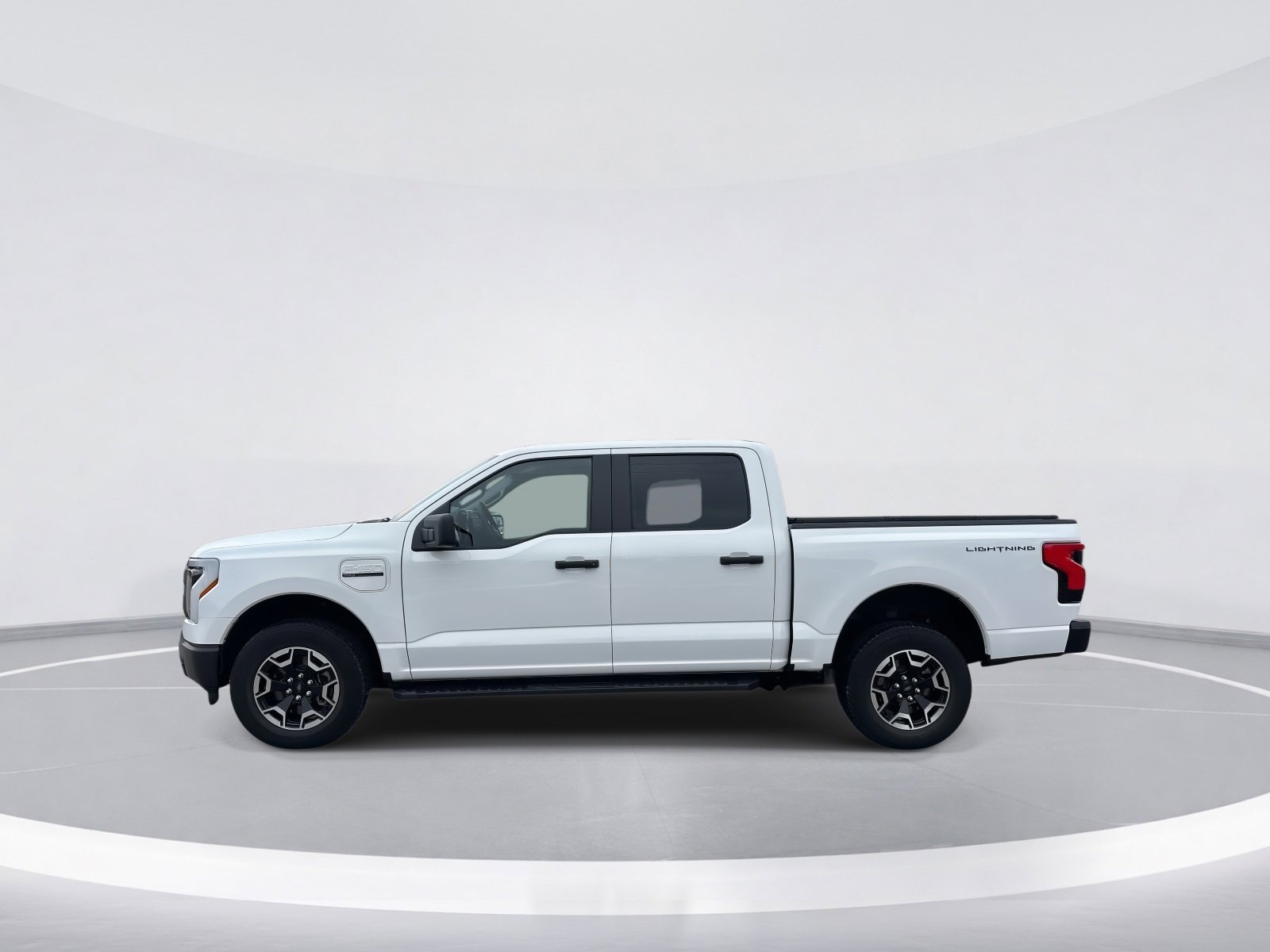 Used 2022 Ford F150 Lightning Pro image 5