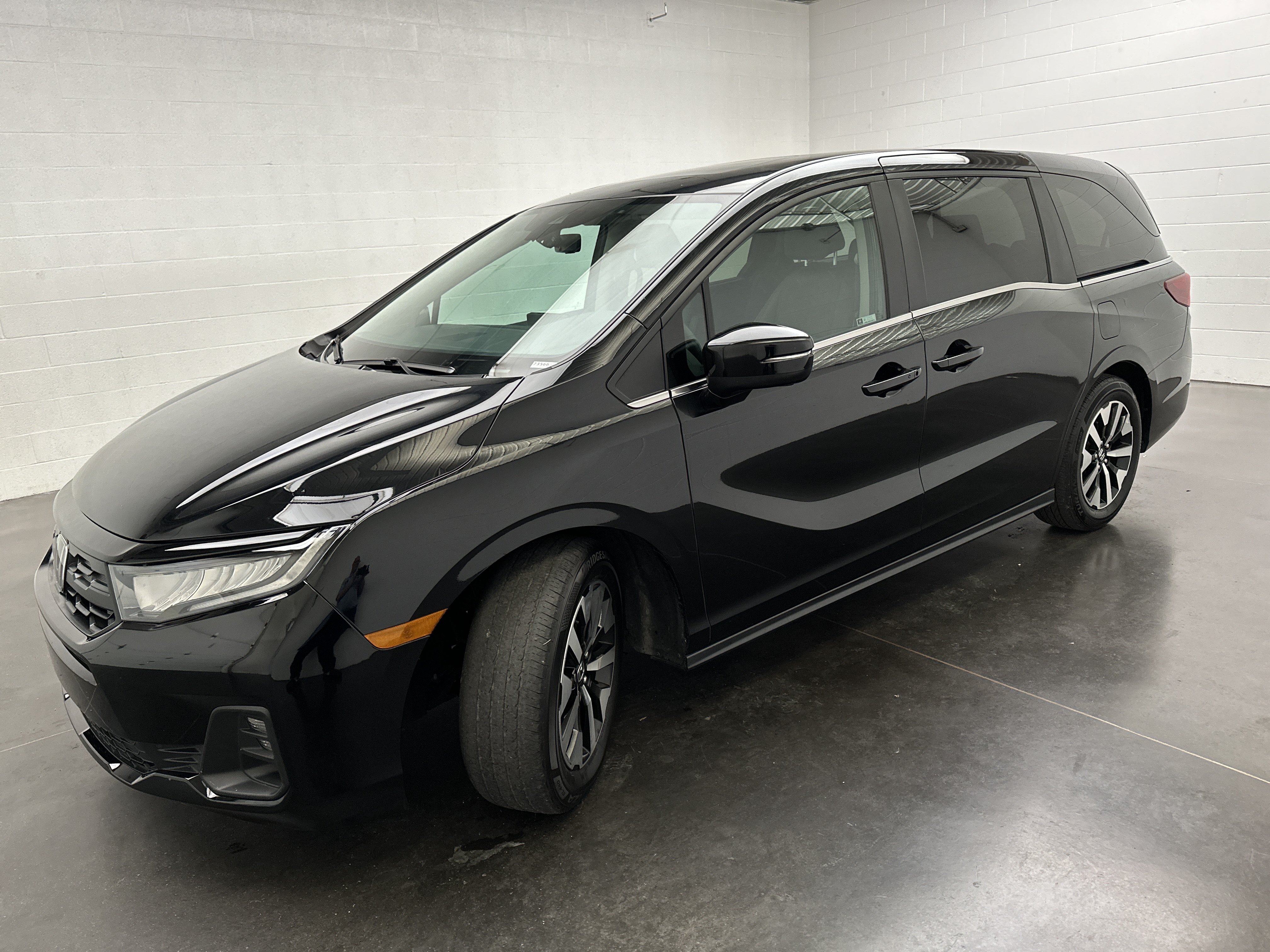 Used 2025 Honda Odyssey EX-L image 4