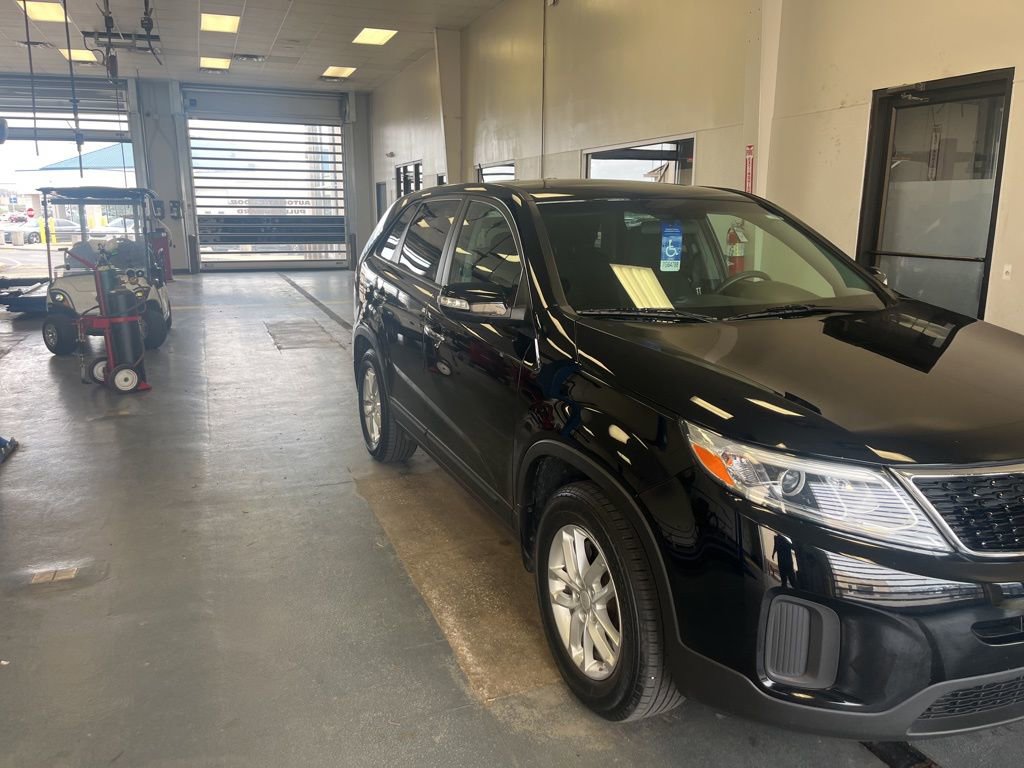Used 2015 Kia Sorento LX image 1
