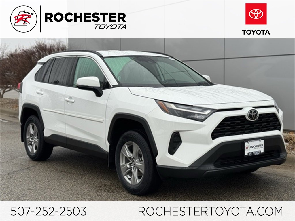 Used 2022 Toyota RAV4 XLE image 1