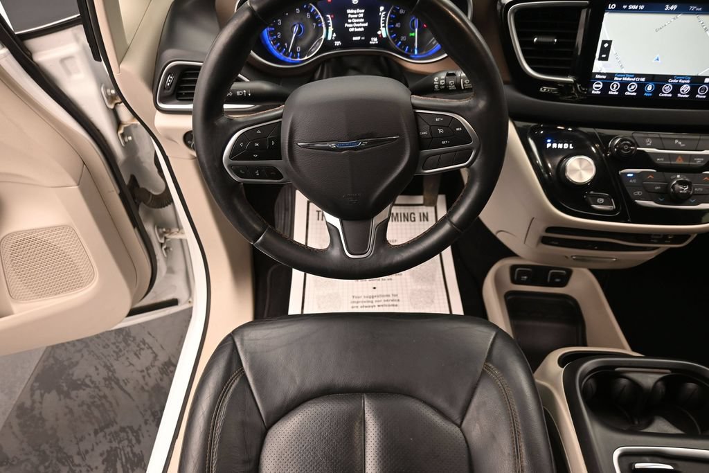Used 2018 Chrysler Pacifica Touring-L Plus w/ Tire & Wheel Group FWD image 14