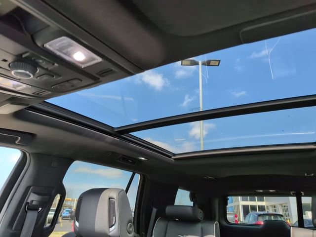 Used 2024 Cadillac Escalade Sport AWD/4WD image 23