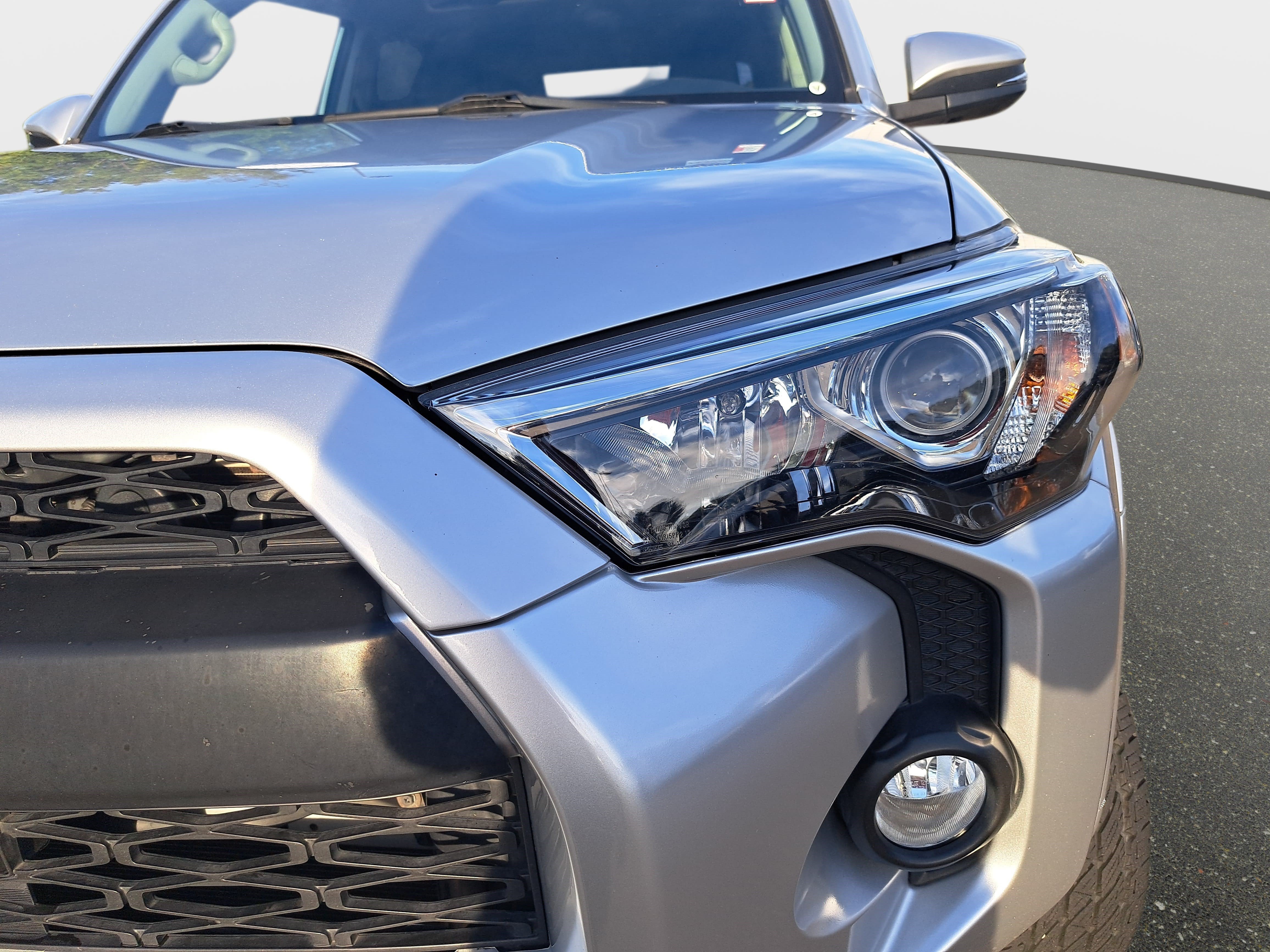Used 2020 Toyota 4Runner SR5 Premium w/ Moonroof Package RWD image 30