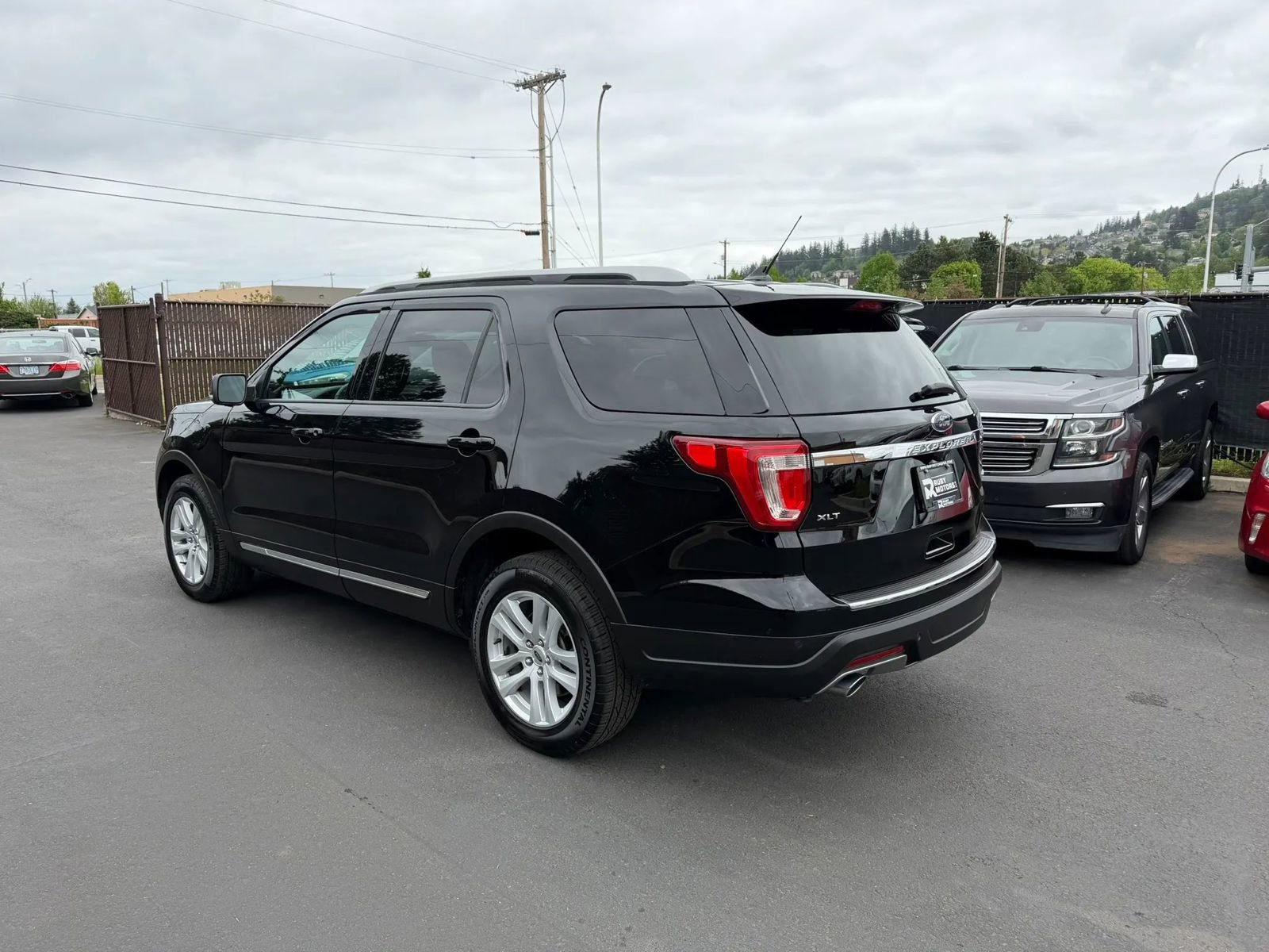 Used 2018 Ford Explorer XLT w/ Equipment Group 202A AWD/4WD image 6