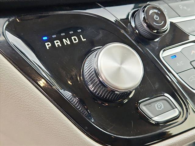 Used 2024 Chrysler Pacifica Touring-L image 12