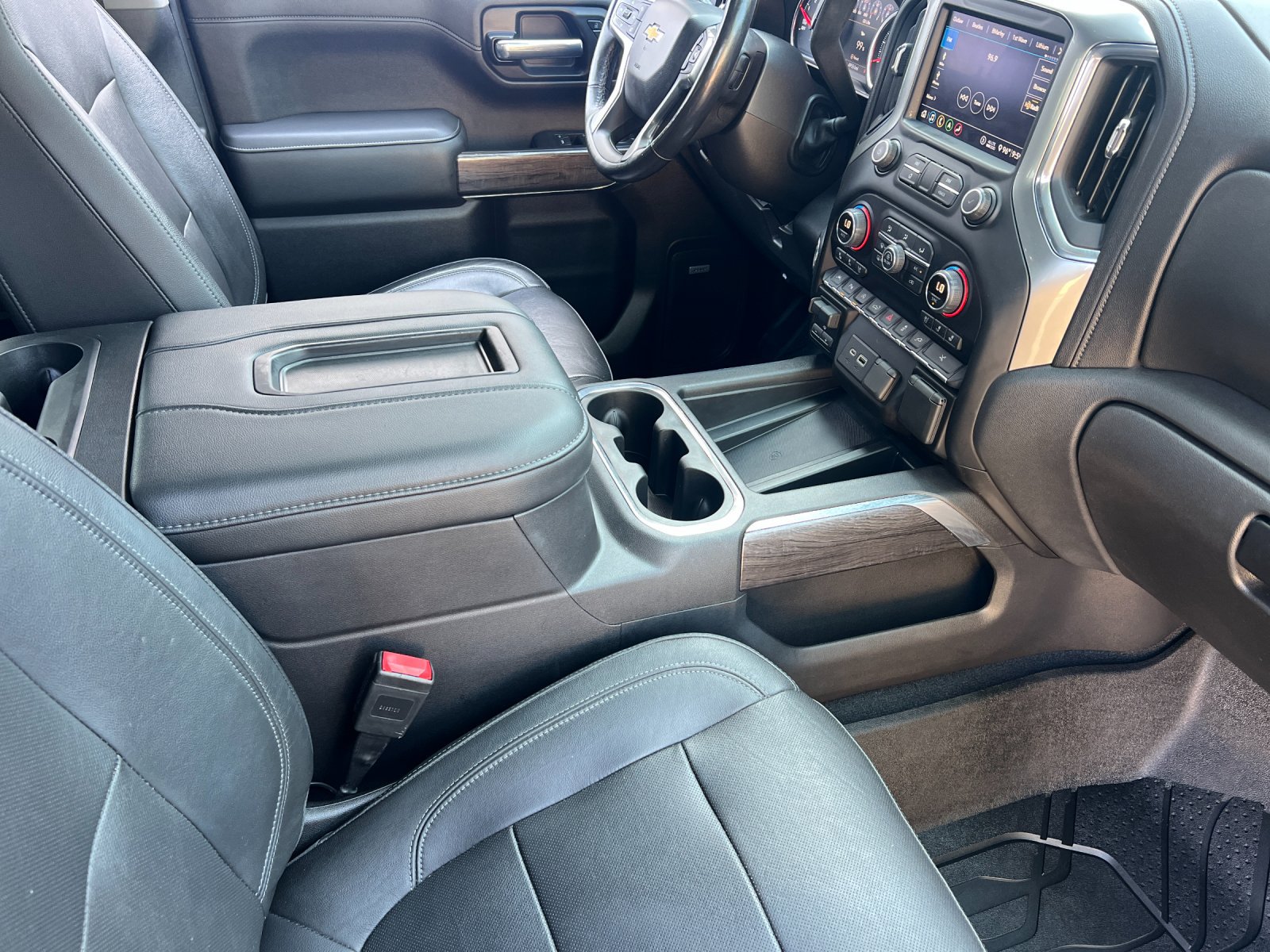 Used 2020 Chevrolet Silverado 1500 LTZ w/ LTZ Plus Package AWD/4WD image 15
