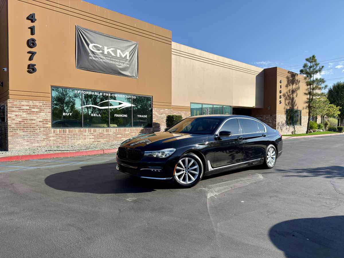 Used 2016 BMW 740i image 2