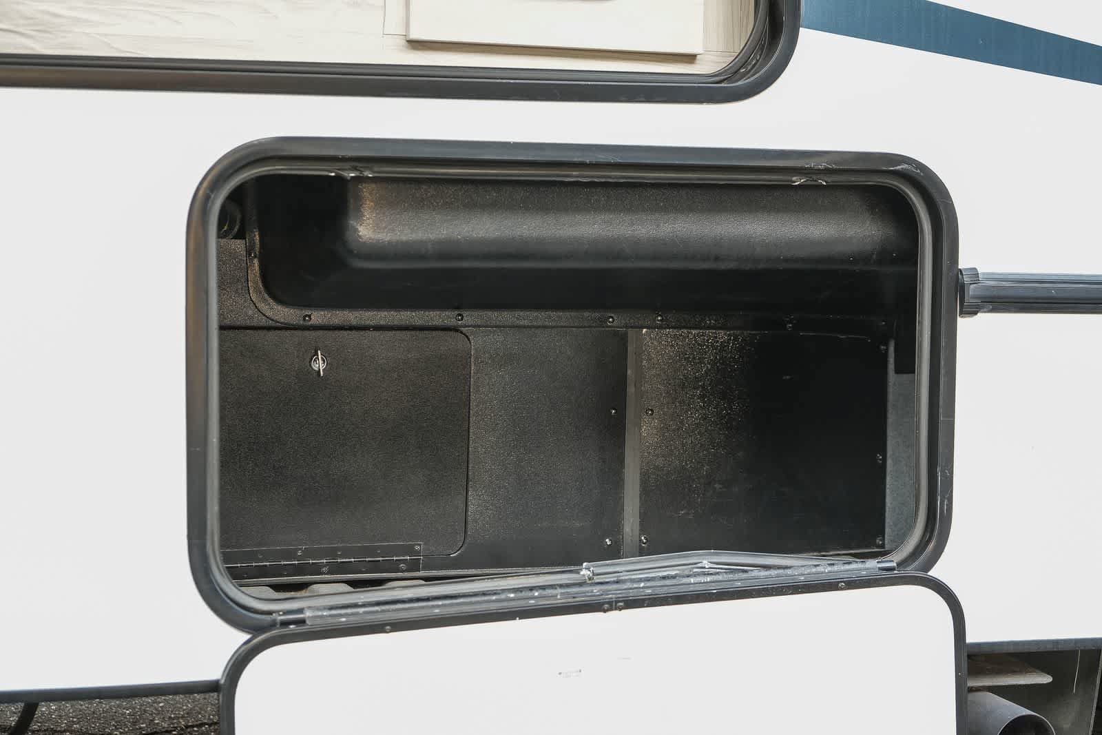 Used 2023 Ford E-450 and Econoline 450 Super Duty w/ Motorhome Prep Package RWD image 35