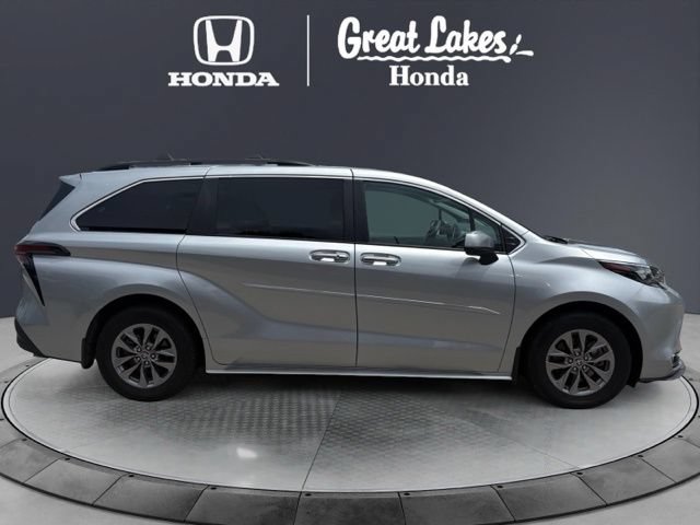 Used 2024 Toyota Sienna XLE w/ XLE Plus Package AWD/4WD image 7