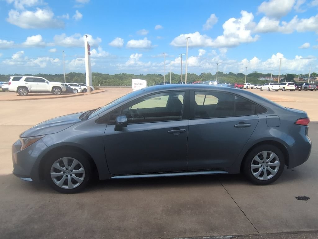 Used 2022 Toyota Corolla LE FWD image 4
