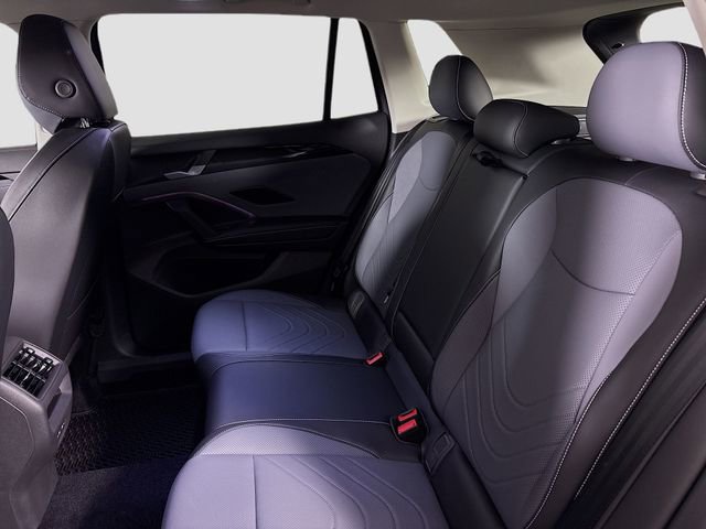 New 2025 Volkswagen Tiguan SE image 25