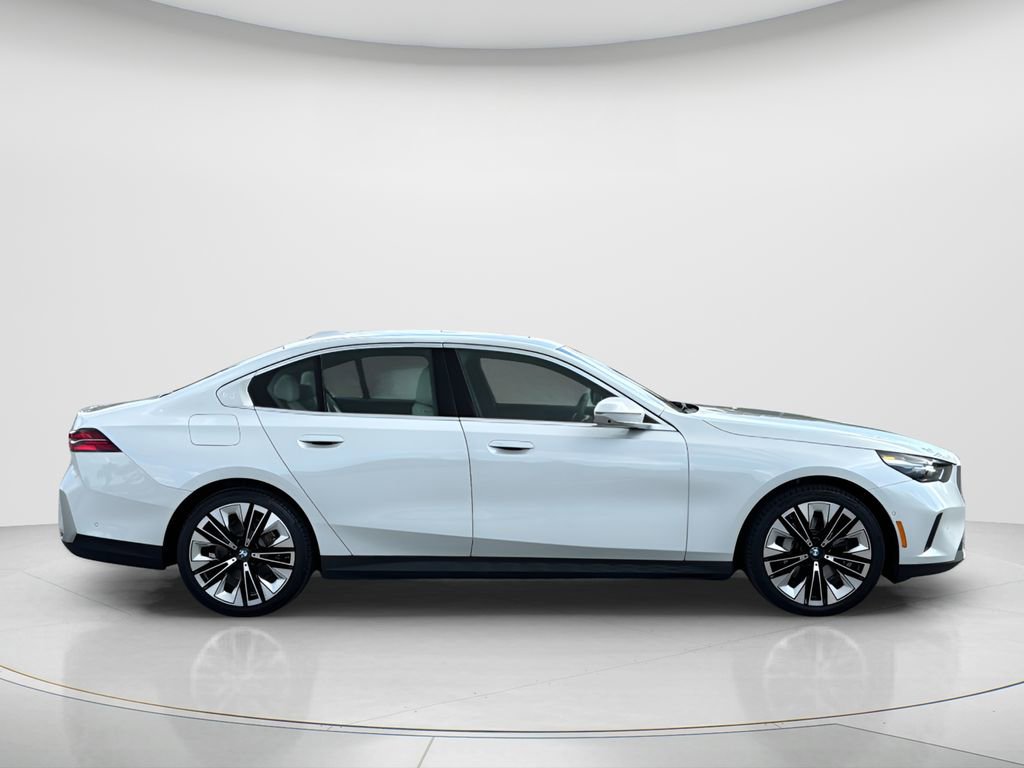 Certified 2026 BMW 530i w/ Premium Package image 32