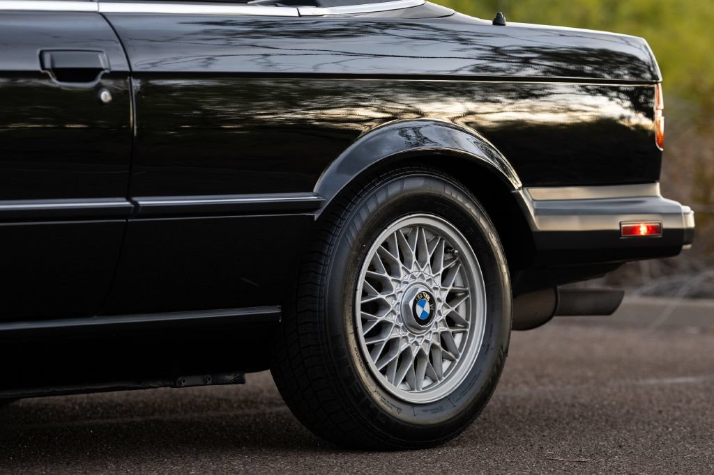 Used 1990 BMW 325i Convertible RWD image 13