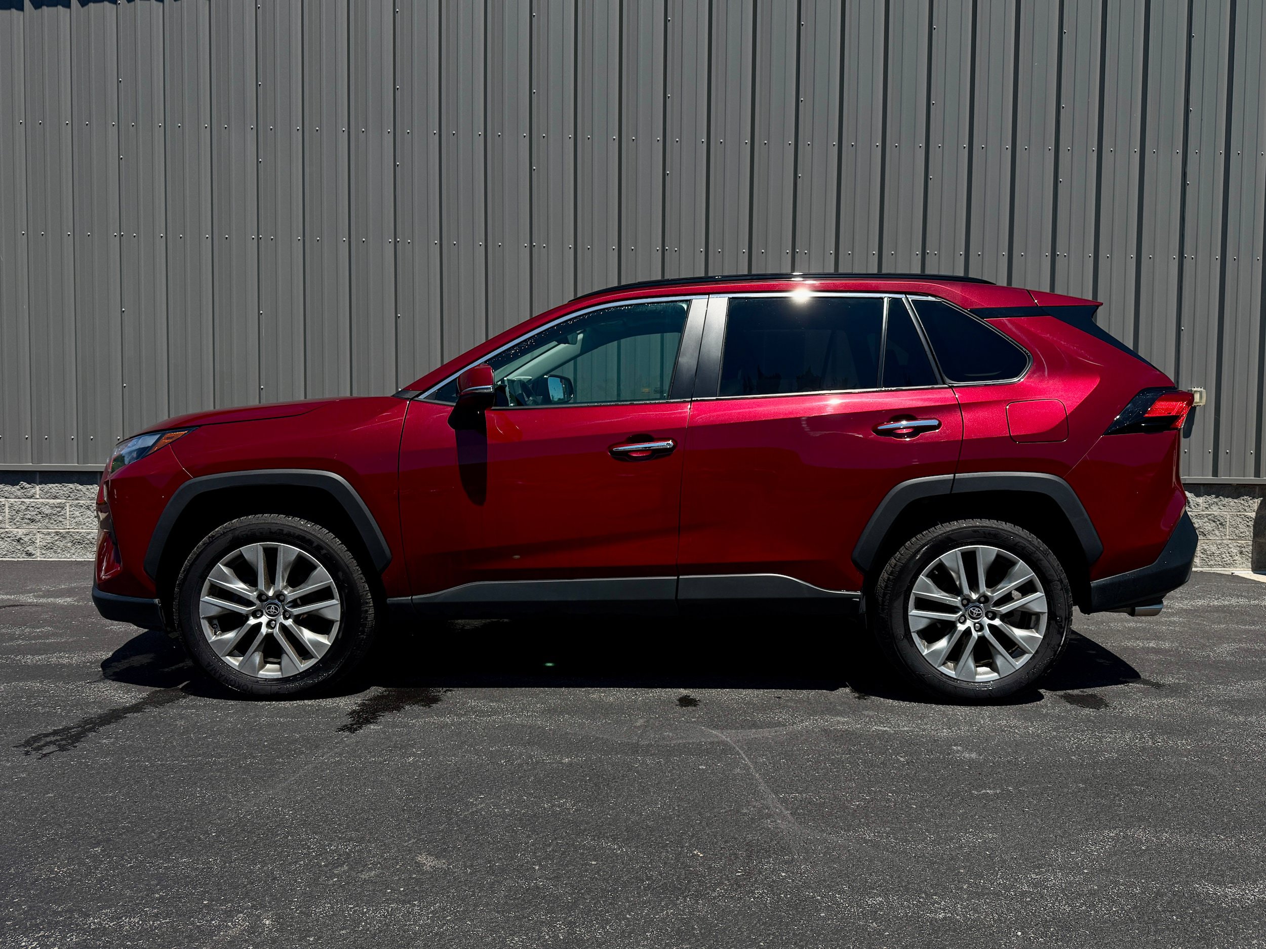 Certified 2022 Toyota RAV4 Limited w/ Limited Grade Weather Package AWD/4WD image 10