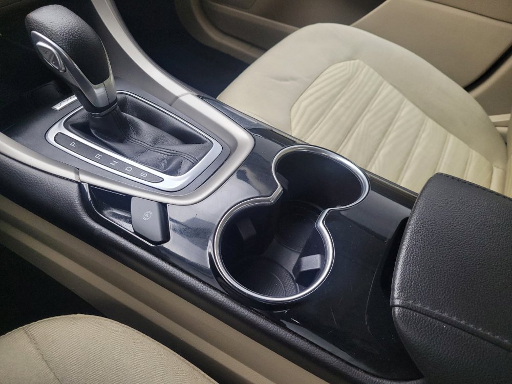 Used 2016 Ford Fusion SE image 26