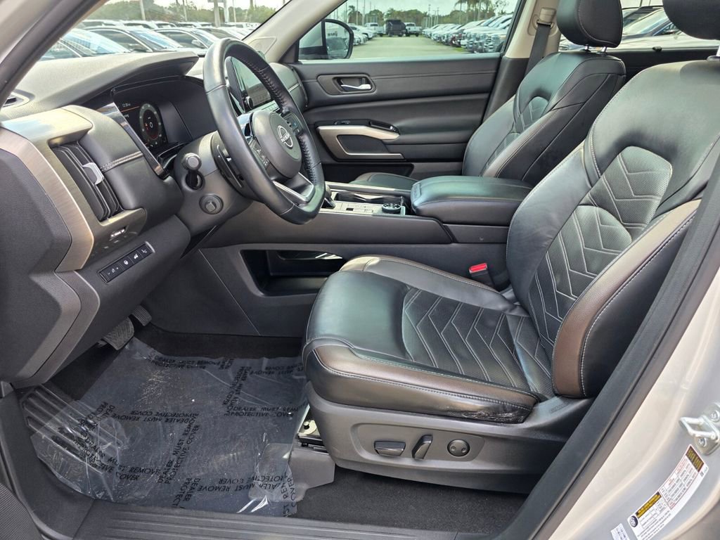 Used 2024 Nissan Pathfinder Platinum w/ Cargo Package image 25