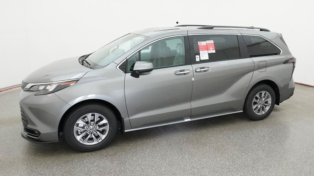 New 2026 Toyota Sienna XLE FWD image 5