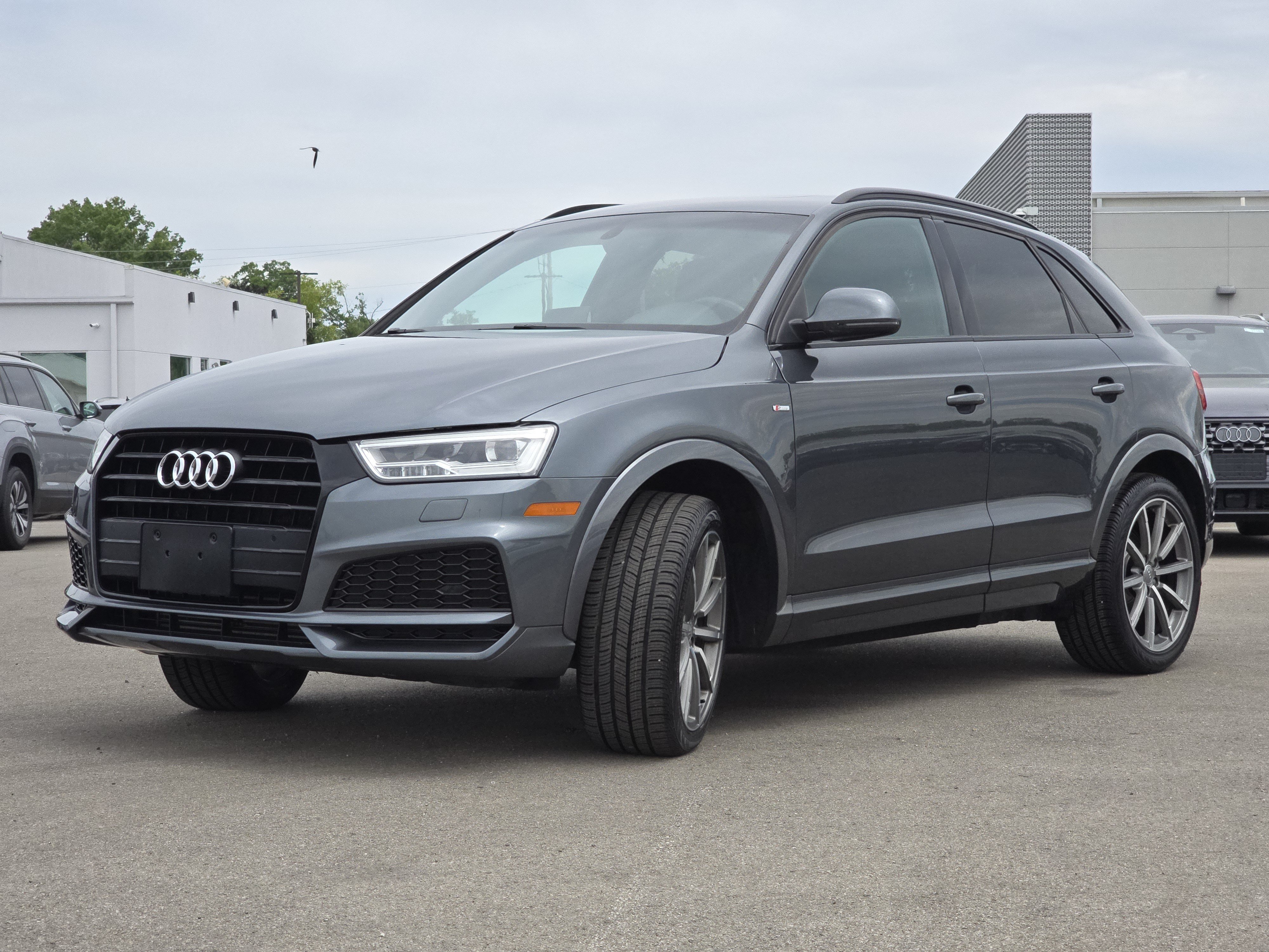 Used 2018 Audi Q3 2.0T Premium Plus w/ Premium Plus Package AWD/4WD image 3
