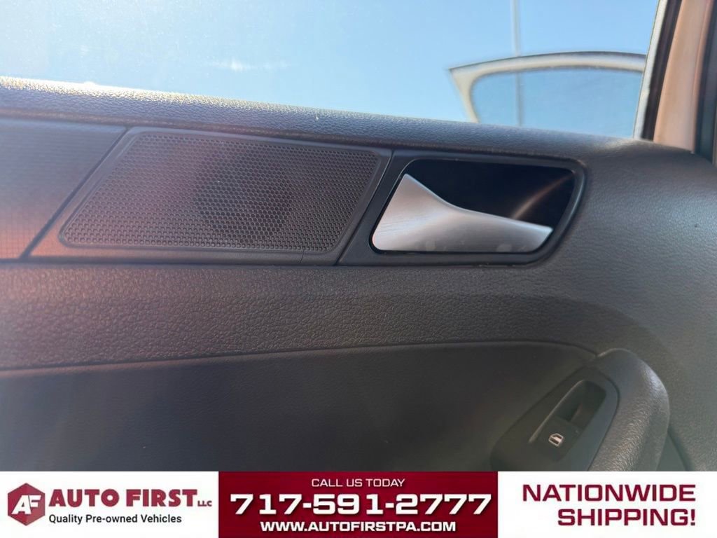 Used 2014 Volkswagen Jetta SE FWD image 23