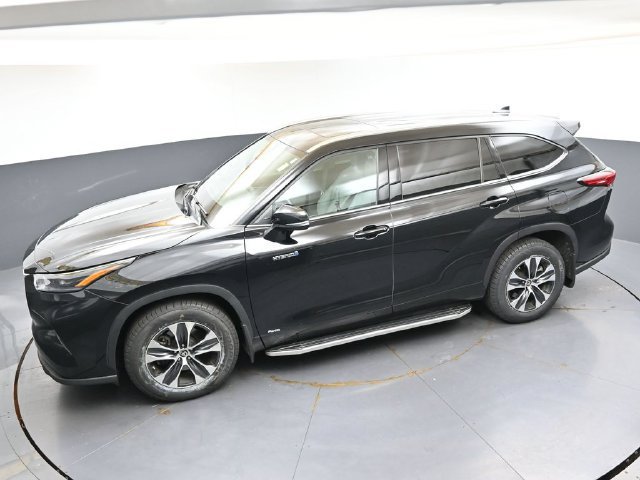 Used 2021 Toyota Highlander XLE AWD/4WD image 38