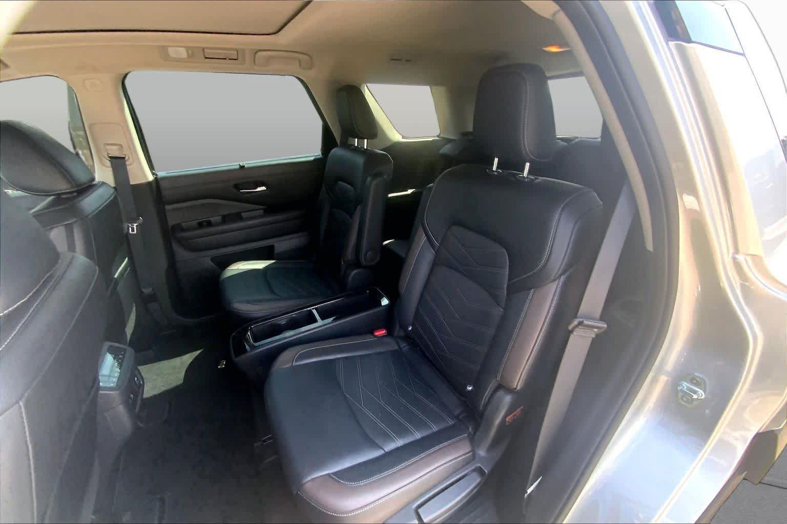 Used 2024 Nissan Pathfinder Platinum FWD image 21