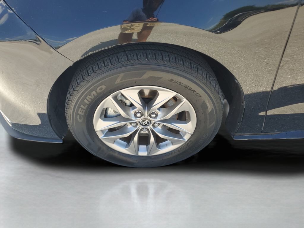 Certified 2024 Toyota Sienna XLE image 10