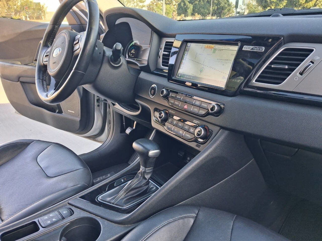 Used 2018 Kia Niro Touring w/ Paint Protection Package image 27