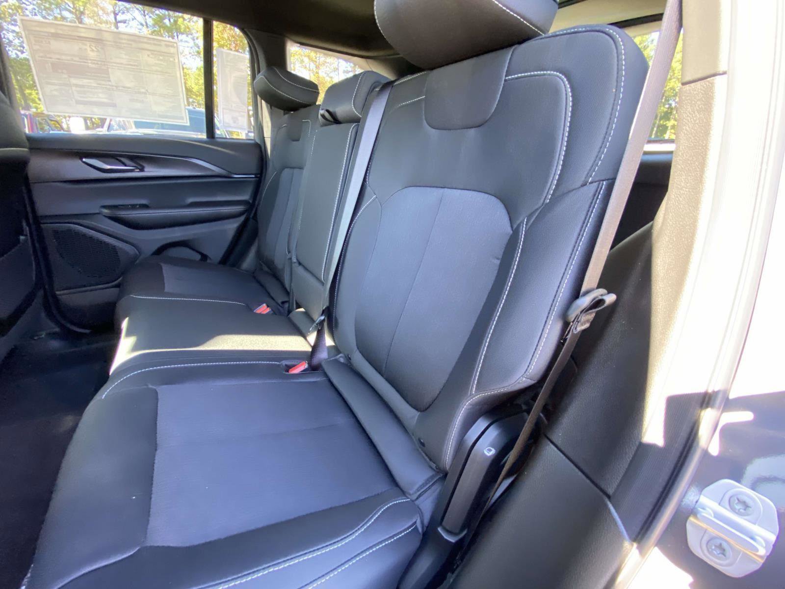 New 2025 Jeep Grand Cherokee Laredo X w/ Luxury Tech Group I image 12