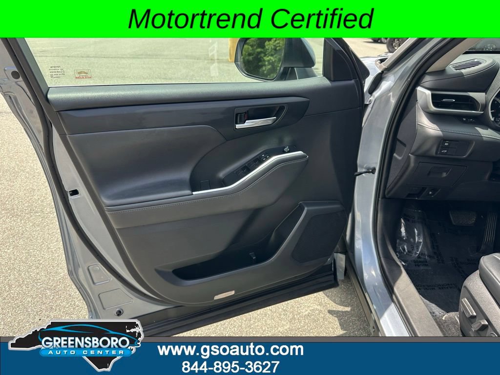 Used 2020 Toyota Highlander XLE AWD/4WD image 15