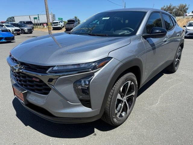 New 2026 Chevrolet Trax RS w/ Sunroof Package FWD image 3