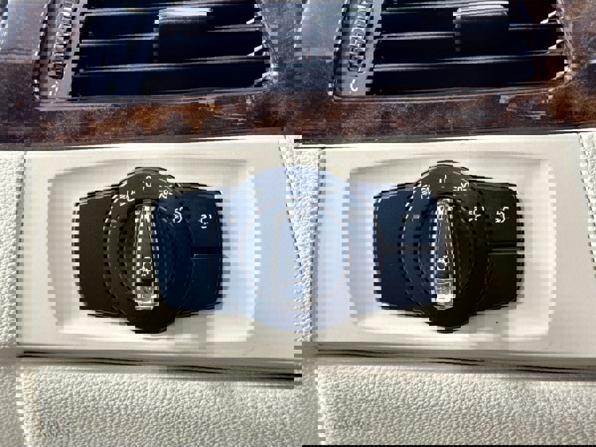 Used 2010 BMW 328i Convertible image 10