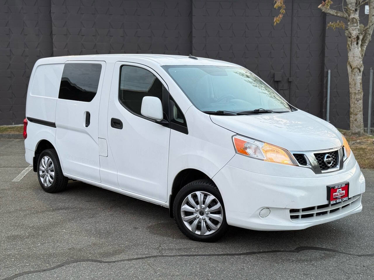 Used 2017 Nissan NV200 SV w/ Technology Package FWD image 2