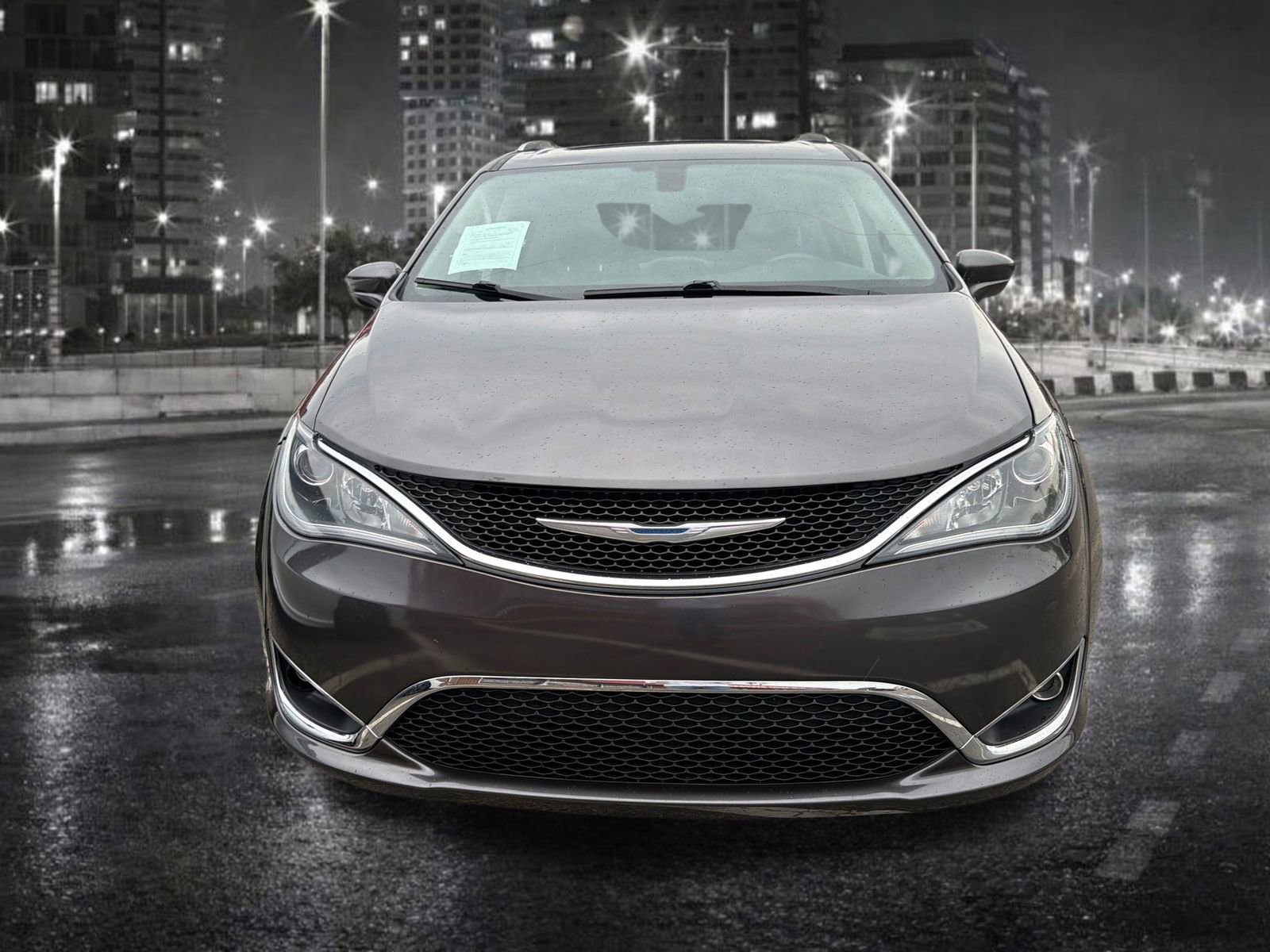 Used 2018 Chrysler Pacifica Touring-L Plus w/ Tire & Wheel Group FWD image 9